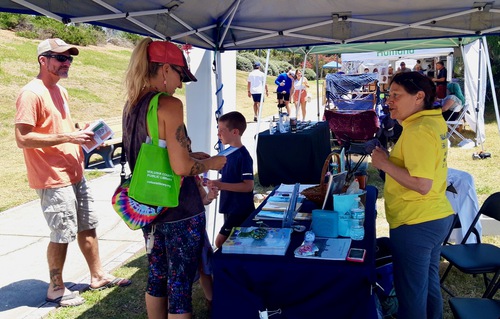 Image for article Florida, AS: Orang-orang Terkesan dengan Falun Gong di Festival Celtic Pantai Ormond