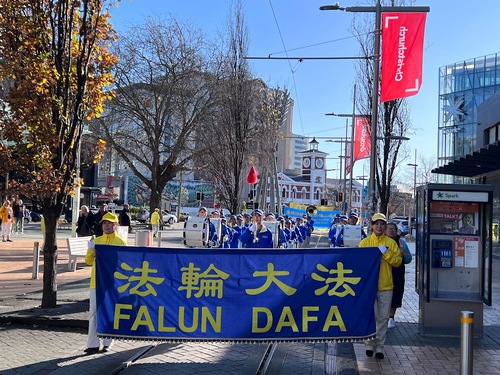 Image for article Christchurch, Selandia Baru: Praktisi Mengadakan Rapat Umum dan Pawai untuk Mengungkap Penganiayaan di Tiongkok