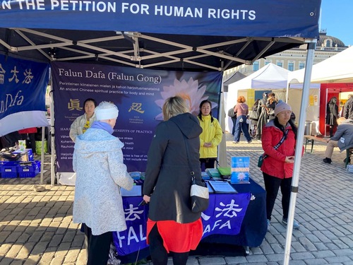 Image for article Finlandia: Praktisi Falun Gong Menghadiri Festival Budaya Desa Dunia