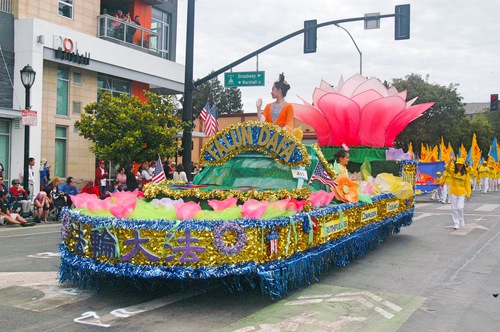 Image for article California Utara: Semangat Praktisi Falun Dafa Diapresiasi dalam Dua Parade Hari Kemerdekaan