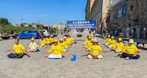 Image for article Stockholm, Swedia: Publik Mengecam Penganiayaan Rezim Tiongkok Selama Kegiatan Mengungkap Kekejaman