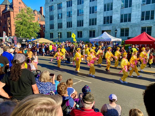 Image for article Vermont: Falun Dafa Diterima dengan Hangat Selama Parade Hari Kemerdekaan di Montpelier