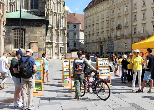 Image for article Austria: Rapat Umum di Wina untuk Memprotes Penganiayaan Rezim Komunis Tiongkok selama 23 Tahun terhadap Falun Gong