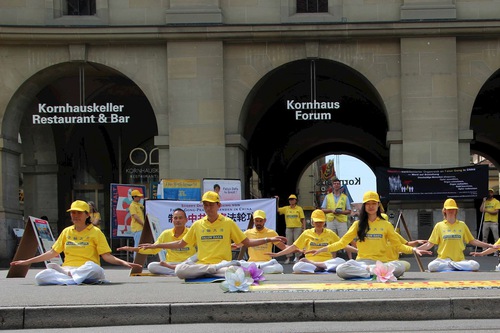 Image for article Zurich dan Bern, Swiss: Rapat Umum Memprotes Penganiayaan oleh Rezim Komunis Tiongkok (Bagian 1)