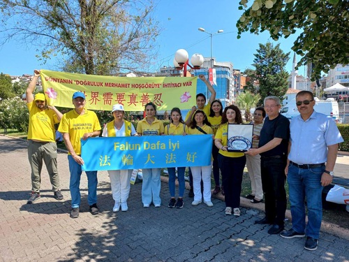 Image for article Turki: Masyarakat umum di Dua Kota Mengutuk Penganiayaan 23 Tahun Rezim Komunis Tiongkok 