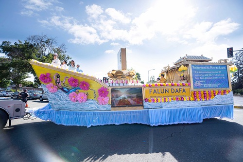 Image for article Newark, California: Pawai Praktisi Falun Gong Disambut dengan Baik