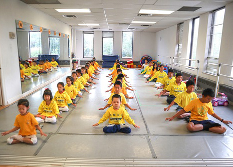 Image for article Toronto, Kanada: Siswa Tumbuh Dewasa di Lingkungan yang Murni di Perkemahan Musim Panas Minghui