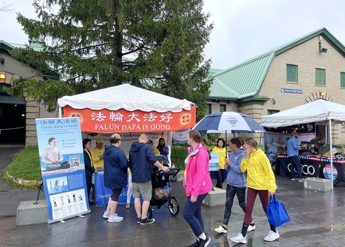 Image for article Menyebarkan Berkah Falun Dafa di Pameran Negara Bagian New York di Syracuse