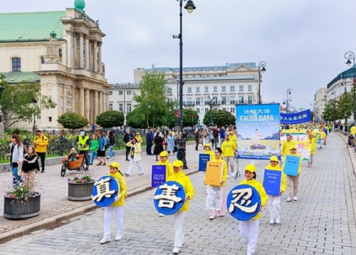 Image for article Polandia: Seorang Pendukung Khusus Datang ke Warsawa untuk Mengikuti Parade Praktisi
