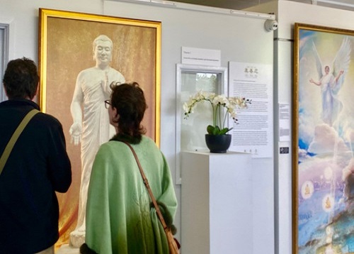 Image for article Brisbane, Australia: Pameran Seni Menunjukkan Ketekunan Praktisi Falun Dafa