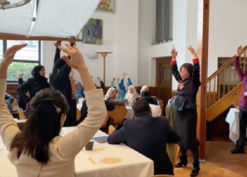 Image for article Inggris: Praktisi Falun Dafa Menerima Penghargaan Prestasi Luar Biasa Karena Memperkenalkan Latihan kepada Komunitas