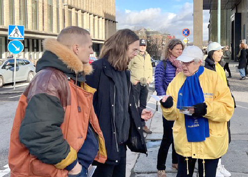Image for article Gothenburg, Swedia: Para Pejabat Mendukung Rapat Umum untuk Merayakan 400 Juta Orang yang Mundur dari Partai Komunis Tiongkok