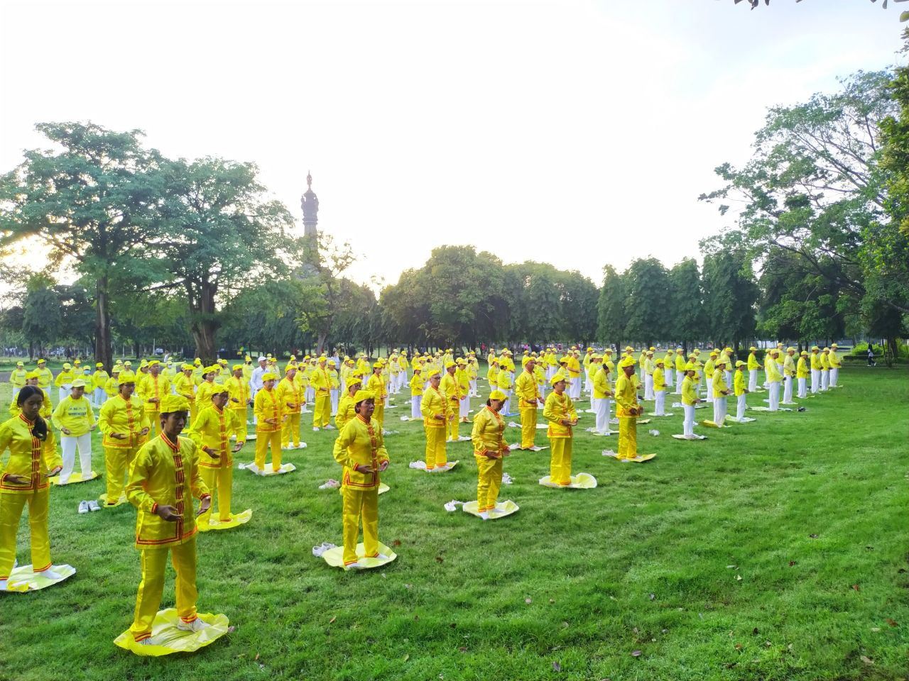 Image for article Bali: Praktisi Memperkenalkan Falun Dafa di Car Free Day