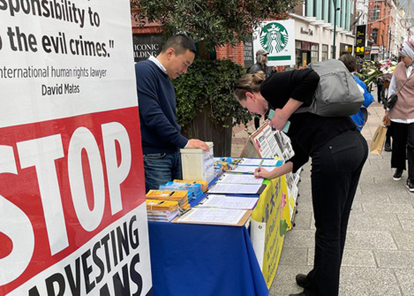 Image for article Irlandia: Orang Tionghoa Berterima Kasih kepada Praktisi karena Mengungkapkan Penganiayaan “Anda Berbicara untuk Orang Tionghoa”