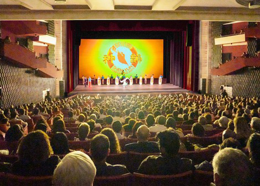 Image for article Shen Yun Memukau Penonton di Eropa dan Amerika: “Pertunjukan yang Harus Ditonton oleh Setiap Orang”