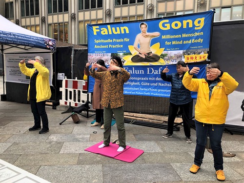 Image for article Jerman: Kegiatan Praktisi di Cologne Menandai Peringatan Permohonan 25 April dan Mendapat Dukungan Publik