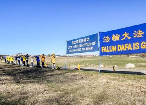 Image for article Stockholm, Swedia: Rapat Umum di Luar Kedutaan Besar Tiongkok untuk Menandai Peringatan Permohonan 25 April