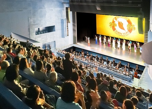 Image for article Shen Yun Mengakhiri Tur Taiwan Dengan Pertunjukan Full-house di Taipei: “Kita Semua Harus Berdiri dan Bertepuk Tangan”