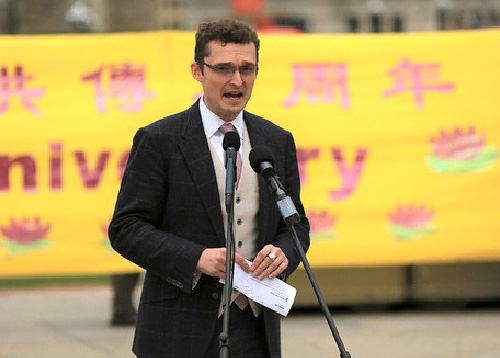 Image for article Ottawa, Kanada: Anggota Parlemen dan Praktisi Merayakan 31 Tahun Pengenalan Falun Dafa kepada Publik (2)