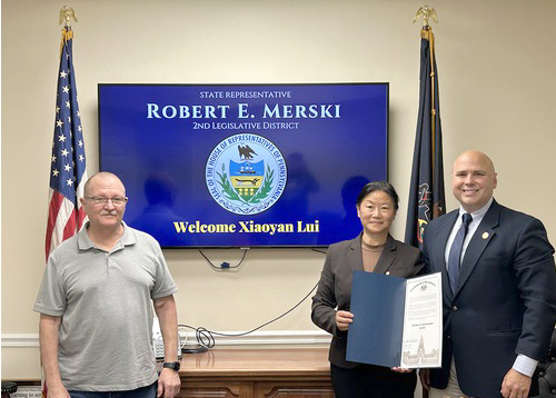 Image for article Perwakilan Negara Bagian Pennsylvania: “Semua Orang di Kantor Saya Perlu Belajar Falun Dafa”