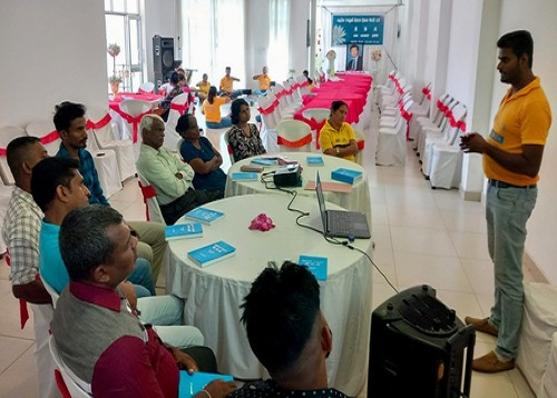 Image for article Sri Lanka: Merayakan Hari Falun Dafa dan Memperkenalkan Latihan kepada Teman dan Keluarga