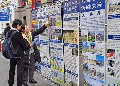 Image for article London, Inggris: Praktisi Memperkenalkan Falun Dafa dan Mendapat Dukungan Publik