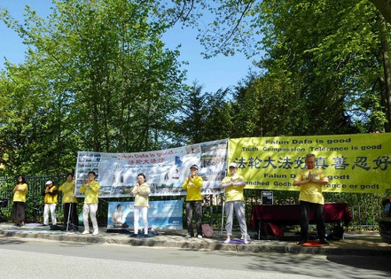 Image for article Denmark: Merayakan Hari Falun Dafa Sedunia, Penduduk Setempat Memberikan Dukungan Mereka untuk Mengakhiri Penganiayaan