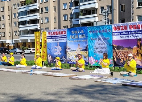 Image for article Polandia: Publik Mengecam Penganiayaan Selama Acara di Warsawa untuk Memperingati Permohonan Damai 25 April