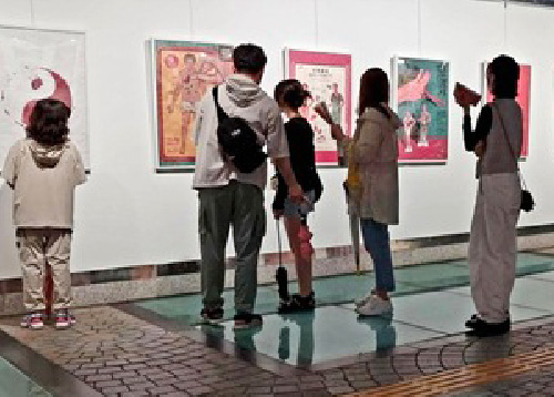 Image for article Seoul, Korea Selatan: Pameran Poster Mengekspos Kejahatan Pengambilan Organ Oleh PKT