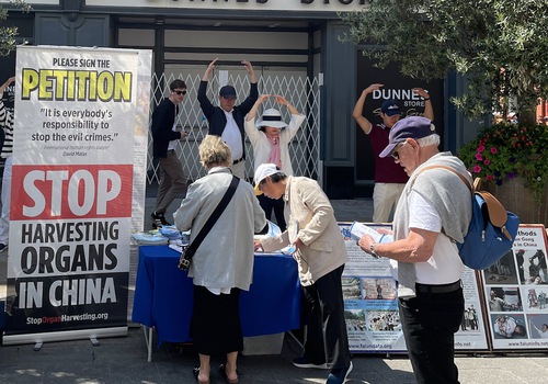 Image for article Irlandia: Publik Memuji Prinsip Falun Dafa Selama Acara yang Diselenggarakan di Dua Kota Besar