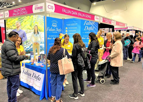 Image for article Perth, Australia: Pengunjung Ekspo Terkesan dengan “Energi Menakjubkan” dari Falun Dafa