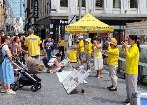 Image for article Belgia: Orang-Orang Mengutuk Pengambilan Organ yang Menargetkan Praktisi pada Acara di Brussel