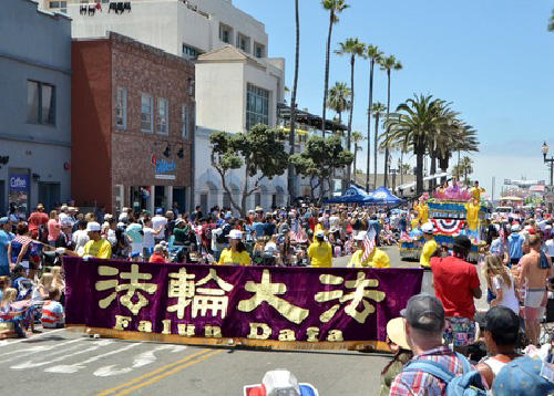 Image for article Praktisi Berpartisipasi dalam Pawai Hari Kemerdekaan Terbesar di AS Barat “Dunia Akan Lebih Baik Jika Kita Mengikuti Sejati, Baik, Sabar”