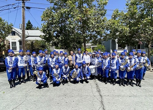 Image for article California, AS: Praktisi Falun Dafa Dipuji dalam Pawai Hari Kemerdekaan