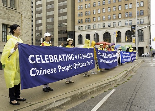 Image for article Toronto, Kanada: Pameran Spanduk Diselenggarakan untuk Mendukung 410 Juta Orang Tiongkok yang Telah Mundur dari Organisasi Komunis Tiongkok
