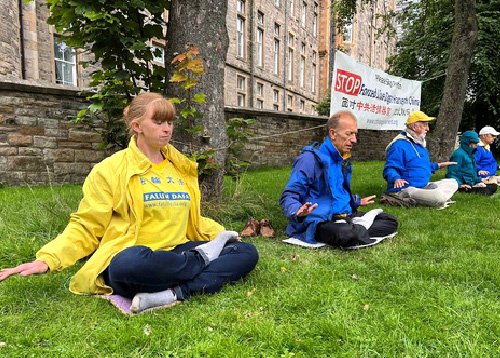 Image for article Skotlandia, Inggris: Meningkatkan Kesadaran akan Penganiayaan Selama 24 Tahun Rezim Komunis Tiongkok