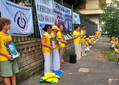 Image for article Roma, Italia: Praktisi Mengadakan Kegiatan untuk Mengekspos Penganiayaan Rezim Komunis Tiongkok