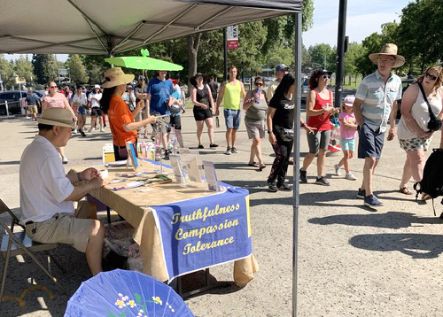 Image for article Sacramento, California: Memperkenalkan Falun Dafa di Cal Expo