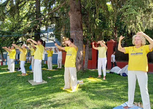 Image for article Spanyol: Rapat Umum di Depan Kedubes Tiongkok Mengungkap Penganiayaan Selama Puluhan Tahun