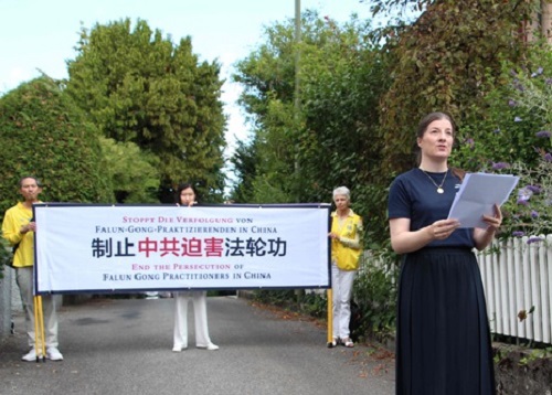 Image for article Swiss: Pejabat Terpilih Mendukung Upaya Mengakhiri Penganiayaan Selama Acara di Bern