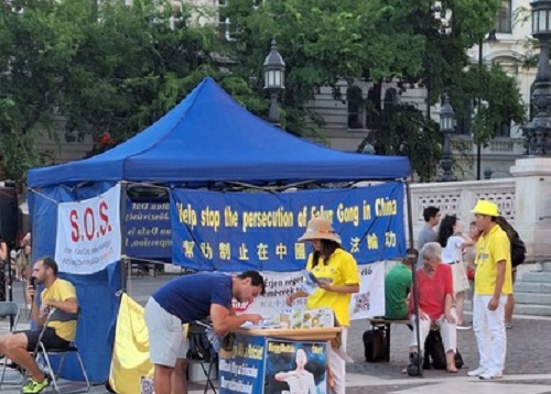 Image for article Hongaria: Praktisi Mengadakan Serangkaian Acara untuk Mengekspos Penganiayaan oleh PKT