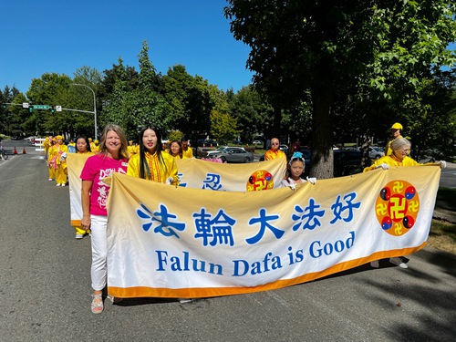 Image for article Redmond, Negara Bagian Washington: Praktisi Diundang untuk Pawai dan Disambut oleh Penduduk Setempat