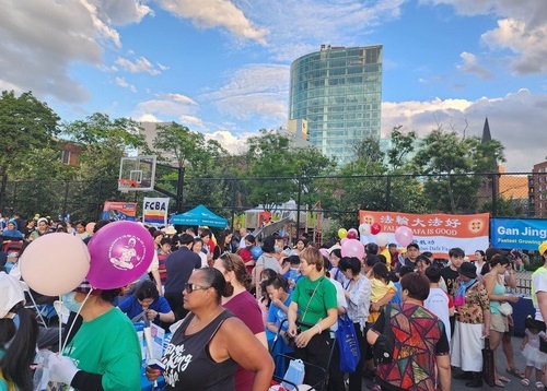 Image for article New York: Memperkenalkan Falun Dafa di Acara Komunitas Populer di Flushing