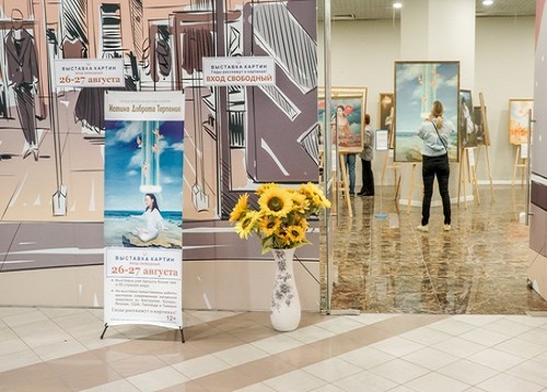 Image for article Moskow, Rusia: Pameran Internasional Seni Zhen Shan Ren Menyentuh Pemirsa