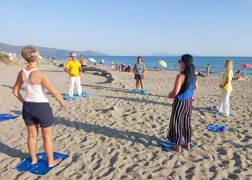 Image for article Warga Italia Belajar Falun Gong di Taman Daerah Maremma