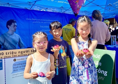 Image for article Sydney, Australia: Falun Dafa Disambut di Cabramatta Moon Festival