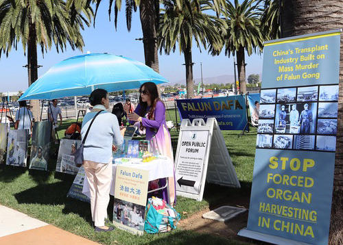 Image for article California: Memperkenalkan Falun Dafa di Festival Irvine Global Village