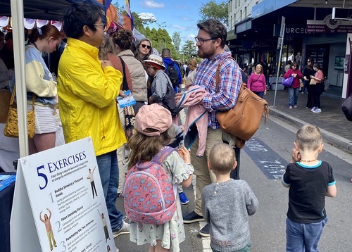 Image for article Australia: Memperkenalkan Falun Gong kepada Masyarakat di Pameran Blue Mountain