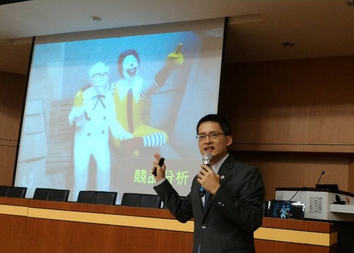 Image for article ‘Anda Tidak Bisa Pergi Sebelum Mengajari Semua Orang Falun Dafa’