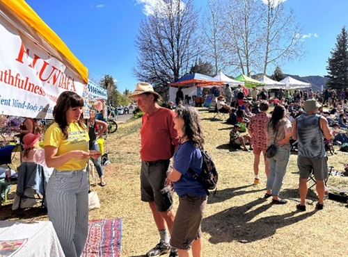 Image for article Mengenalkan Falun Dafa pada Acara Komunitas di Colorado